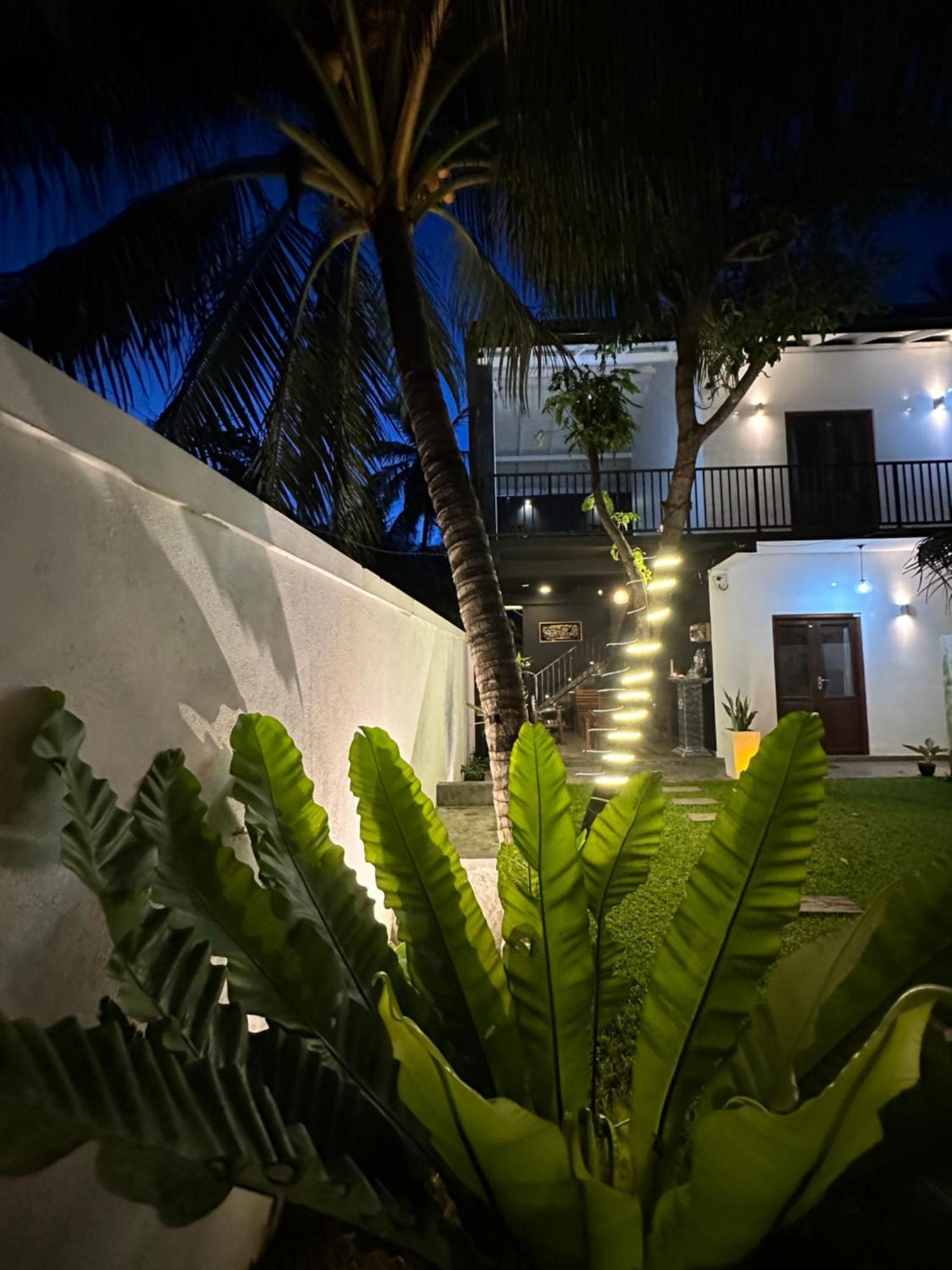 Surf Heavens Hotel Dickwella Exterior photo