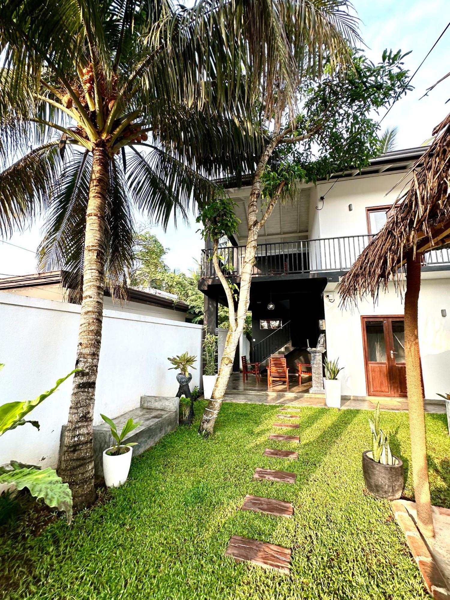 Surf Heavens Hotel Dickwella Exterior photo
